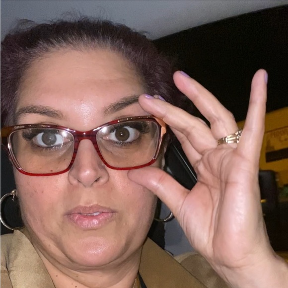 Meet your Posher, Farrah - Picture 2 of 2